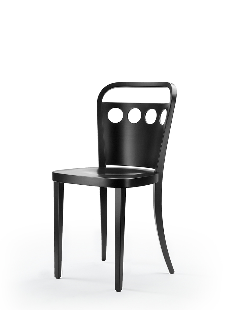bentwood chair m99 | Architekt Adolf Krischanitz | mit Motivausfräsung | © Heinz Schmölzer