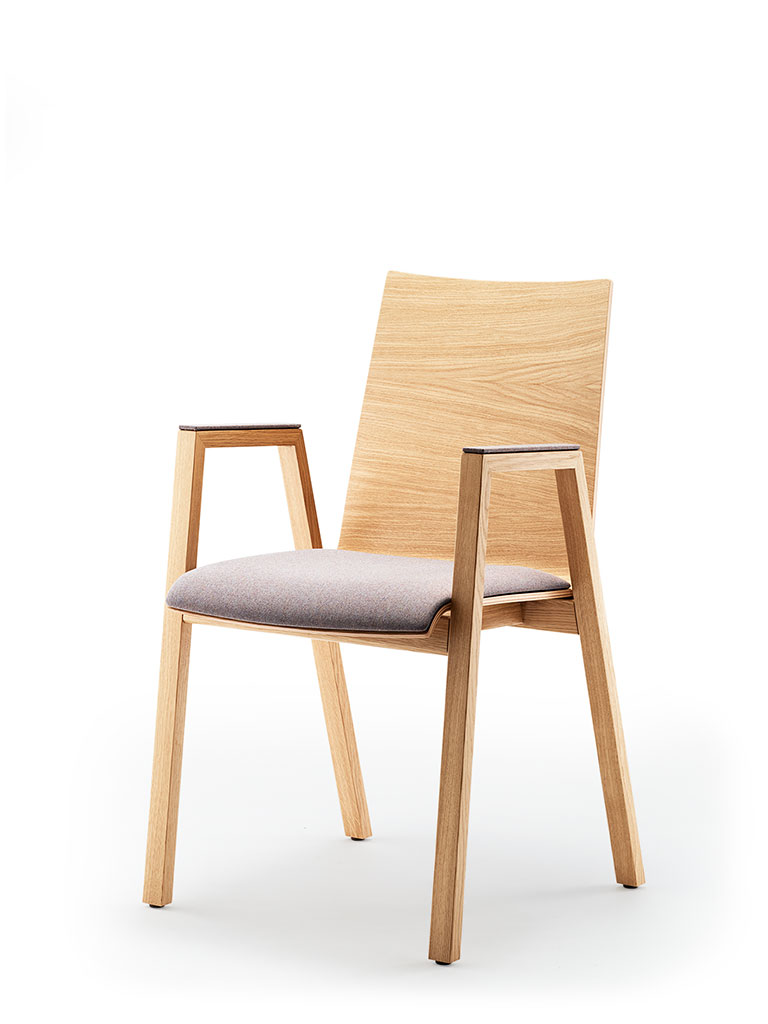 PAN | chaise 4-pieds | assise garnie | avec accoudoirs