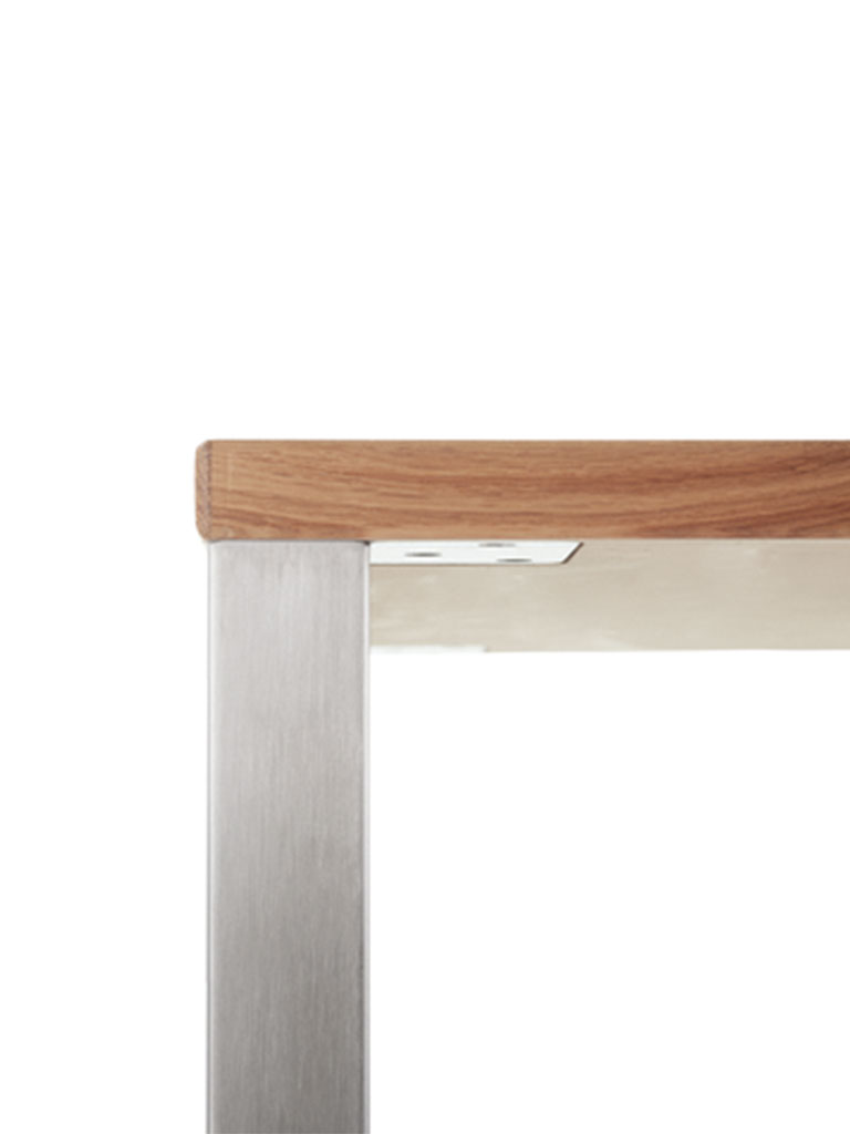 tabula light | metal bracket is recessed neatly in table top
